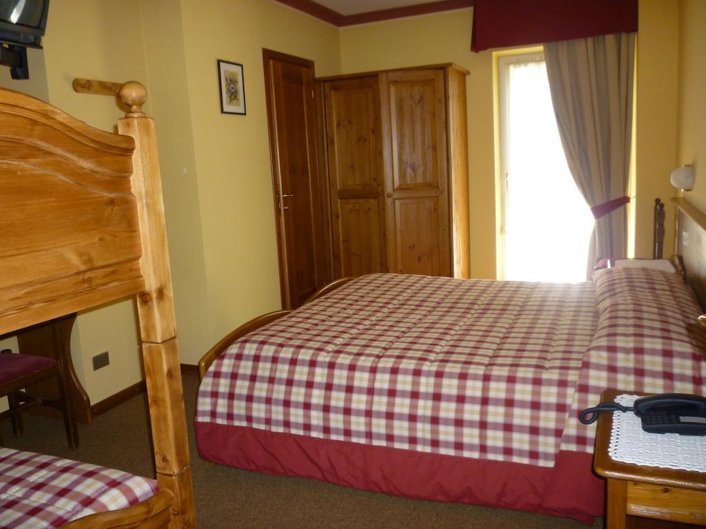 Hotel I Rododendri Валфурва Стая снимка