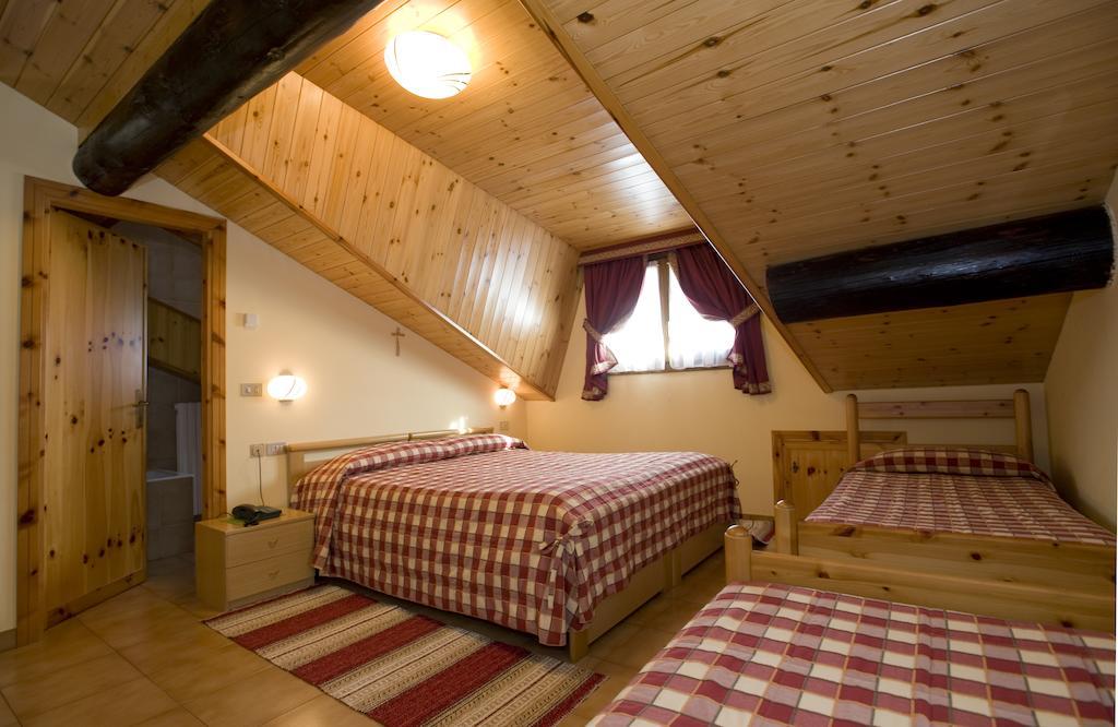 Hotel I Rododendri Валфурва Стая снимка