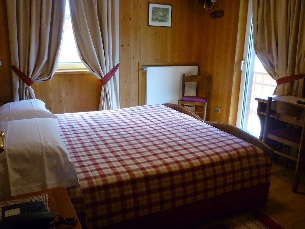 Hotel I Rododendri Валфурва Екстериор снимка