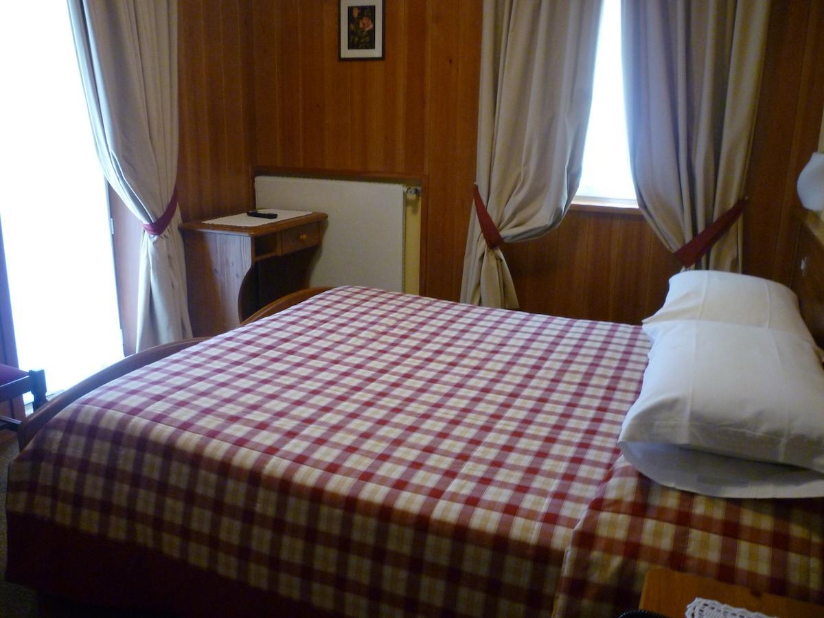Hotel I Rododendri Валфурва Стая снимка